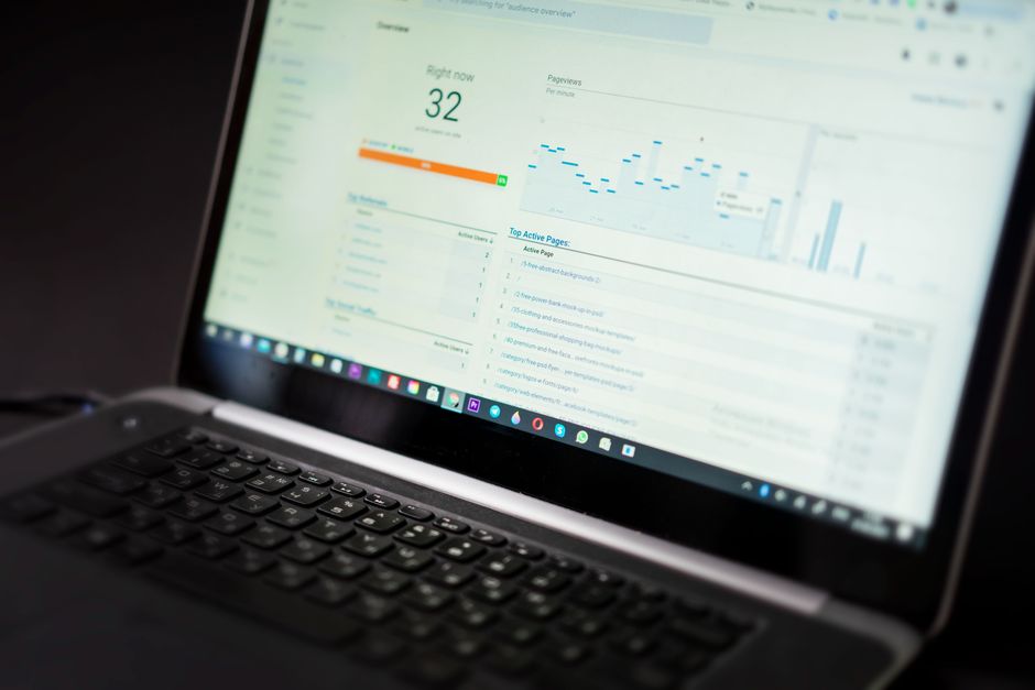 Dashboard view of a backlink monitoring tool showing alerts for new, lost, and toxic links - why use a backlink monitor tool